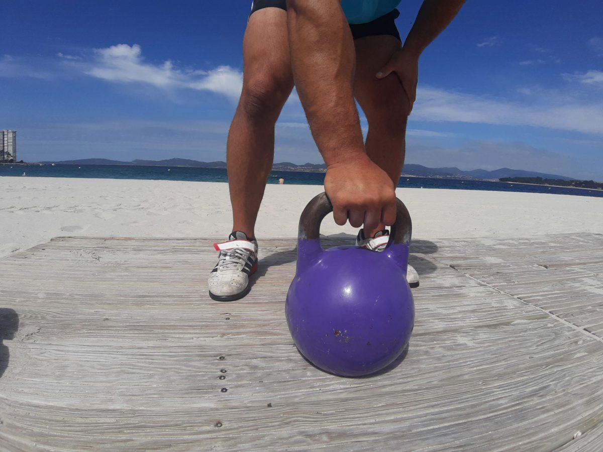 A tiempo Movimiento Parpadeo SWING con KETTLEBELL • Fit Centro Ponte